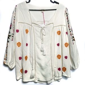 Umgee NWT Embroidered White Peasant Top S